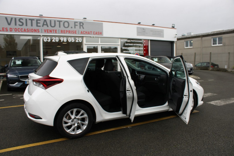 Photo 4 de l'offre de TOYOTA AURIS HSD 136H DESIGN BUSINESS à 14990€ chez Visiteauto.fr