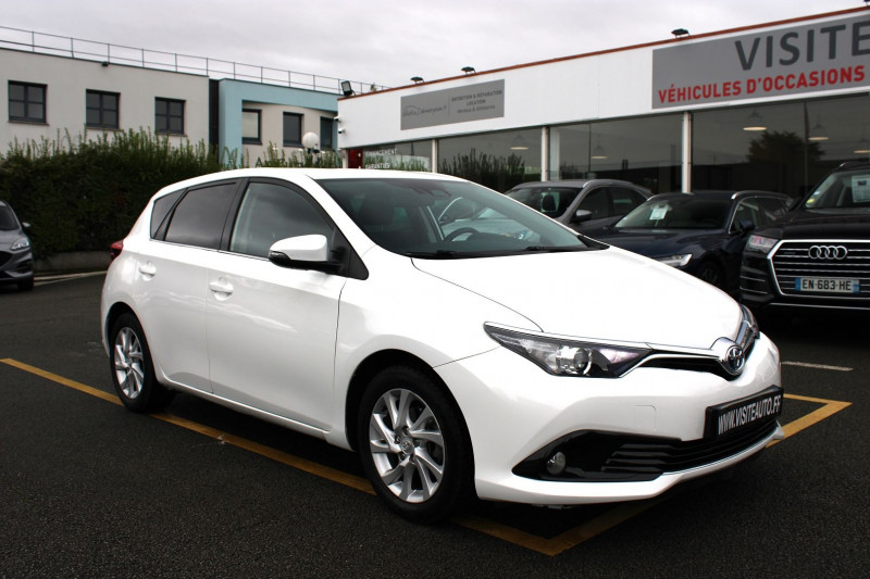 Toyota AURIS HSD 136H DESIGN BUSINESS Hybride BLANC Occasion à vendre