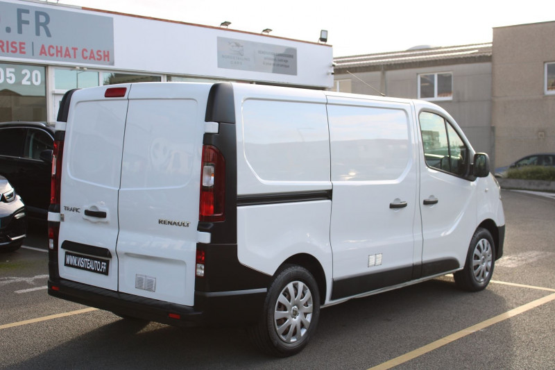 Photo 3 de l'offre de RENAULT TRAFIC III FG L1H1 1000 1.6 DCI 95CH GRAND CONFORT EURO6 à 15490€ chez Visiteauto.fr