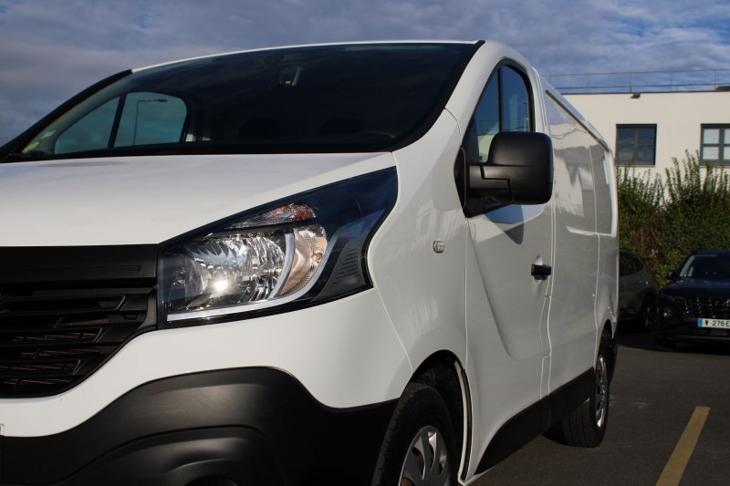 Photo 13 de l'offre de RENAULT TRAFIC III FG L1H1 1000 1.6 DCI 95CH GRAND CONFORT EURO6 à 15490€ chez Visiteauto.fr