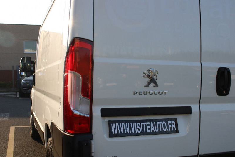 Photo 12 de l'offre de PEUGEOT BOXER FG 333 L1H1 2.2 BLUEHDI S&S 140CH ASPHALT à 17890€ chez Visiteauto.fr