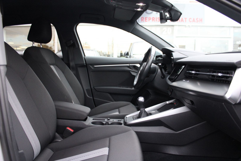 Photo 5 de l'offre de AUDI A3 SPORTBACK 35 TFSI 150CH DESIGN VIRTUAL COCKPIT PACK ECLAIRAGE D'AMBIANCE ASSISTANCE FEUX à 20990€ chez Visiteauto.fr