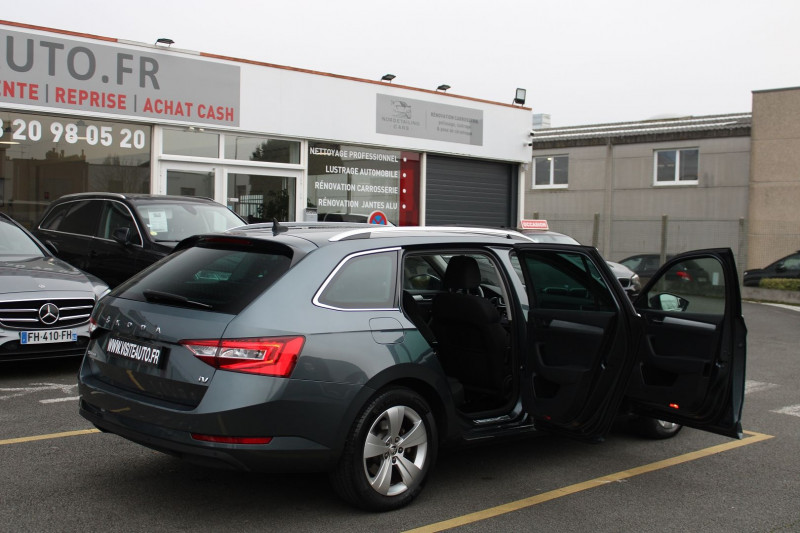 Photo 4 de l'offre de SKODA SUPERB COMBI 1.4 TSI PHEV 218CH BUSINESS DSG6 EURO6D-T EVAP 8CV à 20890€ chez Visiteauto.fr