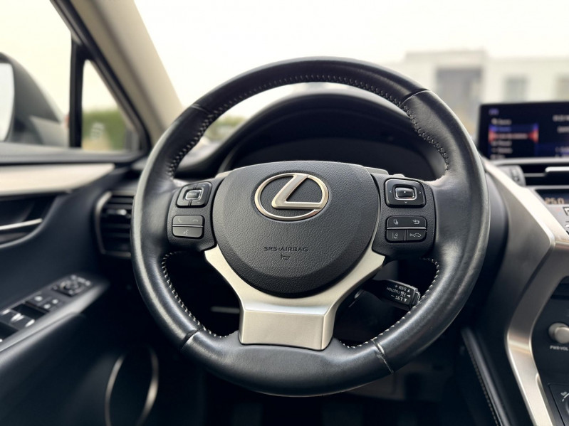 Photo 9 de l'offre de LEXUS NX 300H 4WD LUXE EURO6D-T à 25890€ chez Visiteauto.fr