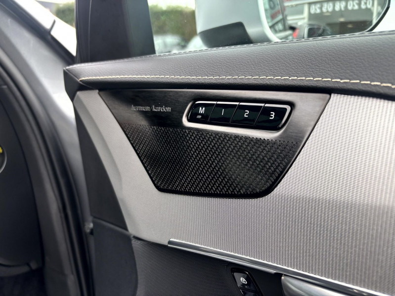 Photo 12 de l'offre de VOLVO XC90 T8 TWIN ENGINE 303 + 87CH R-DESIGN GEARTRONIC 7 PLACES HARMAN KARDON PACK PRESTI à 42990€ chez Visiteauto.fr