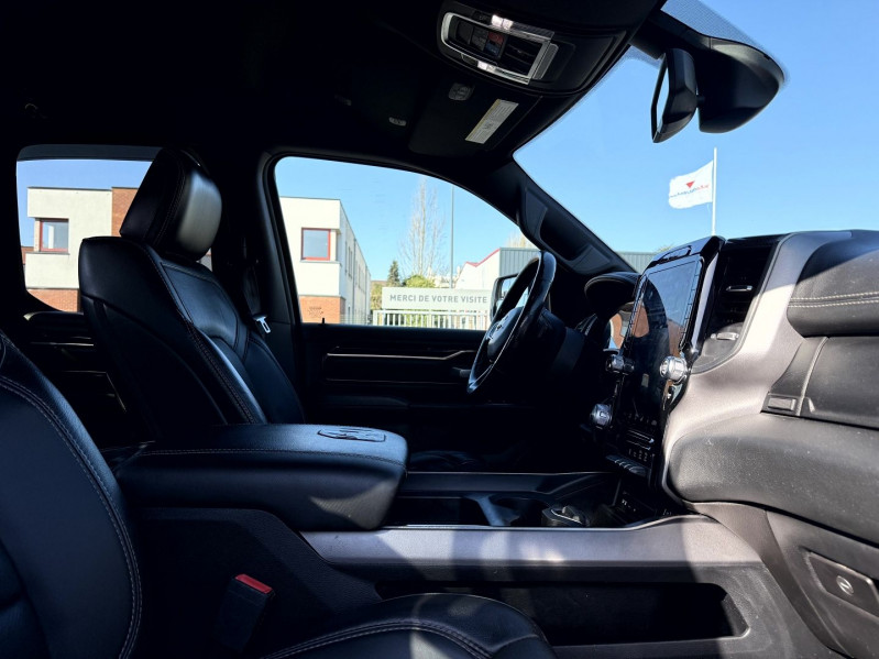 Photo 6 de l'offre de DODGE RAM 1500 V8 HEMI NIGHT EDITION SIEGES VENTILES CHAUFFANTS ATTELAGE à 55890€ chez Visiteauto.fr