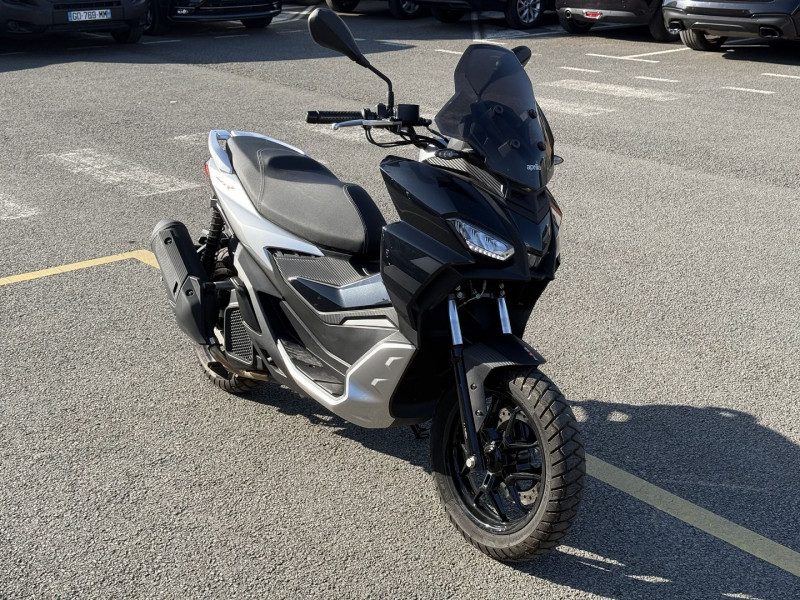 Photo 11 de l'offre de APRILIA SR GT SR GT 125 à 3200€ chez Visiteauto.fr