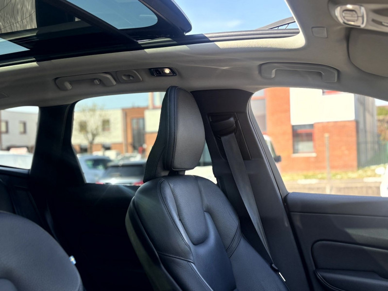 Photo 20 de l'offre de VOLVO XC60 T6 AWD 253 + 87CH INSCRIPTION GEARTRONIC ATTELAGE ELECTRIQUE à 35890€ chez Visiteauto.fr