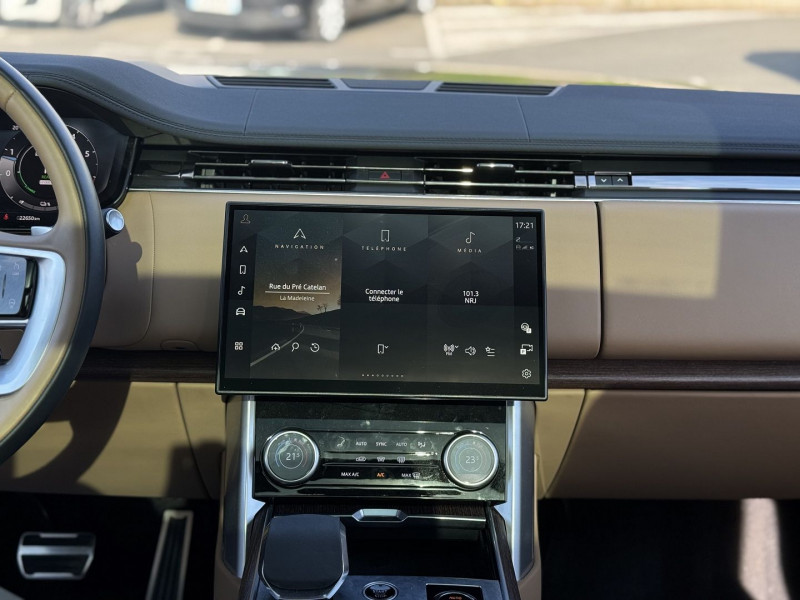 Photo 10 de l'offre de LAND-ROVER RANGE ROVER 3.0 P510E 510CH PHEV HSE SWB TOIT OUVRANT VOLANT CHAUFFANT SIEGES VENTLES MASSAN à 131990€ chez Visiteauto.fr