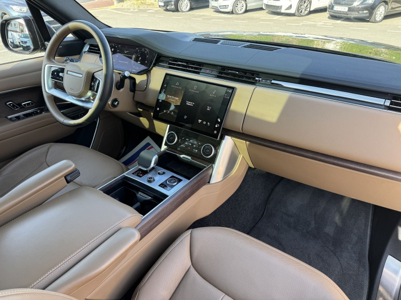 Photo 7 de l'offre de LAND-ROVER RANGE ROVER 3.0 P510E 510CH PHEV HSE SWB TOIT OUVRANT VOLANT CHAUFFANT SIEGES VENTLES MASSAN à 131990€ chez Visiteauto.fr