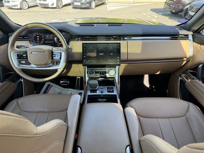 Photo 8 de l'offre de LAND-ROVER RANGE ROVER 3.0 P510E 510CH PHEV HSE SWB TOIT OUVRANT VOLANT CHAUFFANT SIEGES VENTLES MASSAN à 131990€ chez Visiteauto.fr