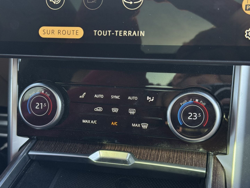 Photo 17 de l'offre de LAND-ROVER RANGE ROVER 3.0 P510E 510CH PHEV HSE SWB TOIT OUVRANT VOLANT CHAUFFANT SIEGES VENTLES MASSAN à 131990€ chez Visiteauto.fr