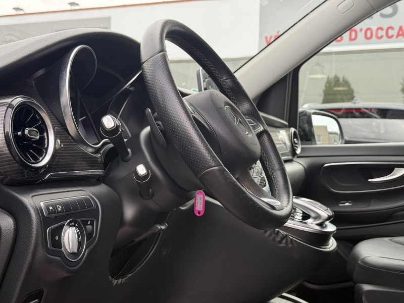 Photo 10 de l'offre de MERCEDES-BENZ CLASSE V 300 D LONG AVANTGARDE 9G-TRONIC PORTES ET COFFRE ELECTRIQUE CAM360 ATTELAGE à 49890€ chez Visiteauto.fr