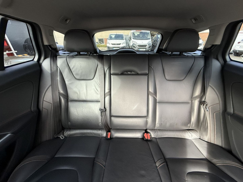 Photo 14 de l'offre de VOLVO V60 D2 120CH OCEAN RACE PACK CITY à 14890€ chez Visiteauto.fr