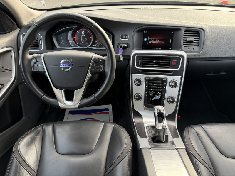 Photo 8 de l'offre de VOLVO V60 D2 120CH OCEAN RACE PACK CITY à 14890€ chez Visiteauto.fr