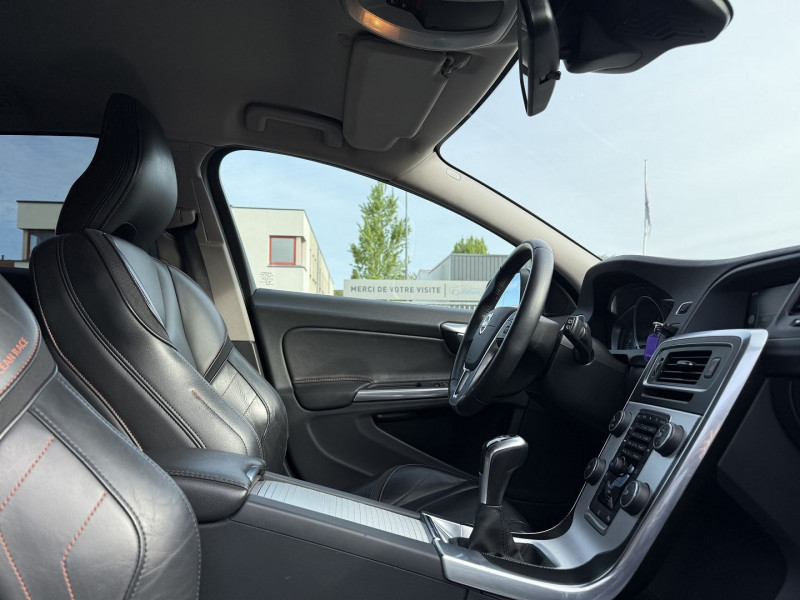 Photo 6 de l'offre de VOLVO V60 D2 120CH OCEAN RACE PACK CITY à 14890€ chez Visiteauto.fr