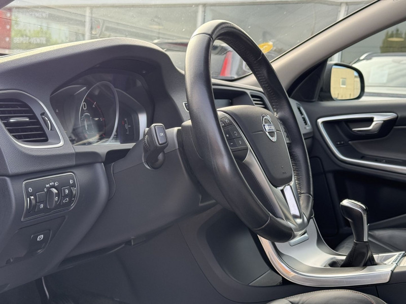 Photo 10 de l'offre de VOLVO V60 D2 120CH OCEAN RACE PACK CITY à 14890€ chez Visiteauto.fr