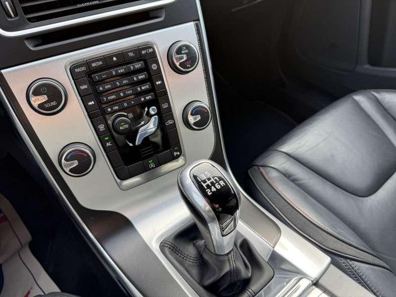 Photo 13 de l'offre de VOLVO V60 D2 120CH OCEAN RACE PACK CITY à 14890€ chez Visiteauto.fr