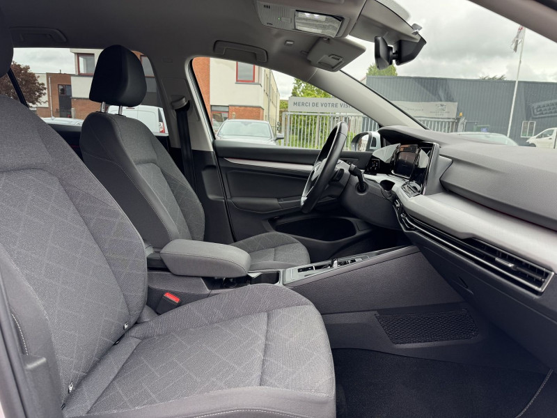Photo 6 de l'offre de VOLKSWAGEN GOLF VIII SW 2.0 TDI SCR 115CH LIFE BUSINESS DSG7 à 18890€ chez Visiteauto.fr