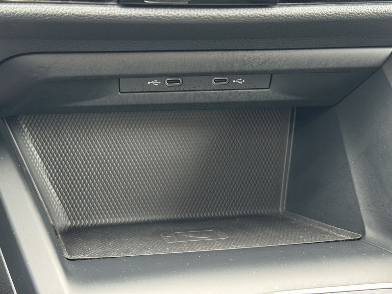 Photo 15 de l'offre de VOLKSWAGEN GOLF VIII SW 2.0 TDI SCR 115CH LIFE BUSINESS DSG7 à 18890€ chez Visiteauto.fr
