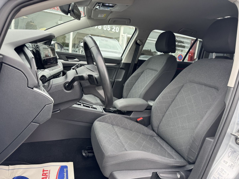 Photo 13 de l'offre de VOLKSWAGEN GOLF VIII SW 2.0 TDI SCR 115CH LIFE BUSINESS DSG7 à 18890€ chez Visiteauto.fr