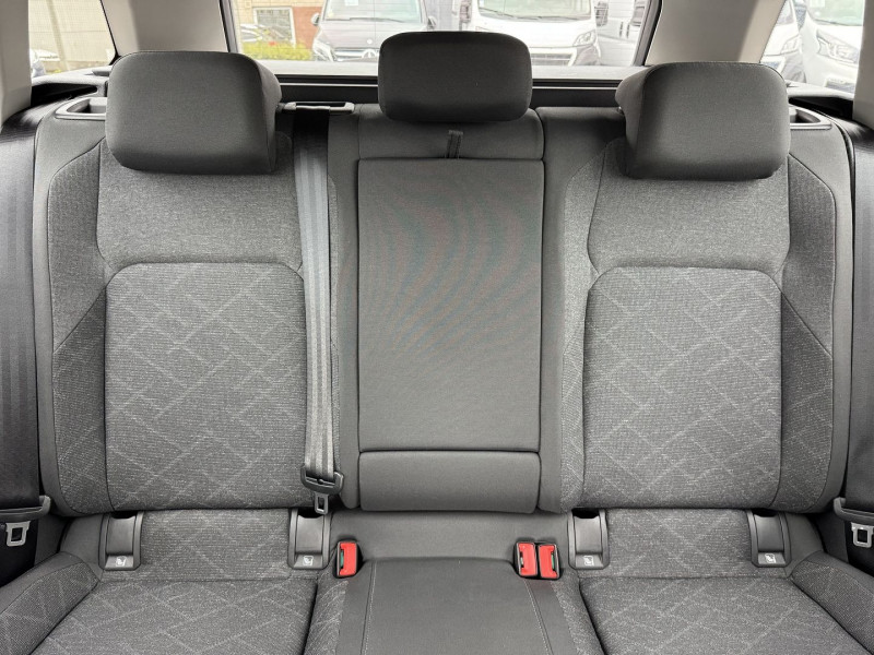 Photo 17 de l'offre de VOLKSWAGEN GOLF VIII SW 2.0 TDI SCR 115CH LIFE BUSINESS DSG7 à 18890€ chez Visiteauto.fr
