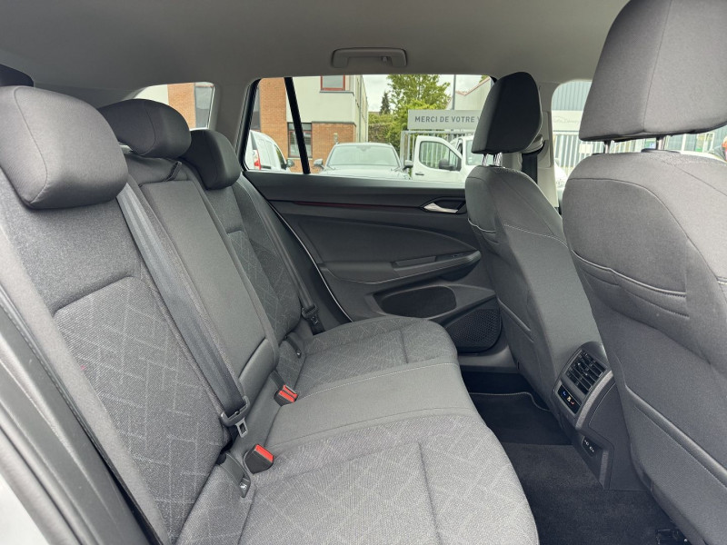 Photo 18 de l'offre de VOLKSWAGEN GOLF VIII SW 2.0 TDI SCR 115CH LIFE BUSINESS DSG7 à 18890€ chez Visiteauto.fr