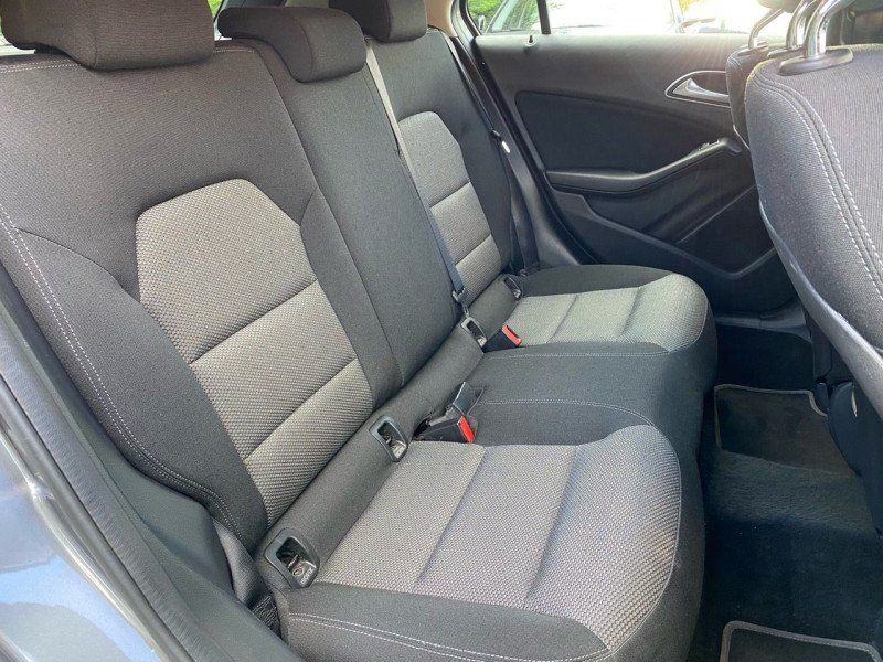 Photo 10 de l'offre de MERCEDES-BENZ CLASSE A 200 D BUSINESS à 20290€ chez auto-direct.fr