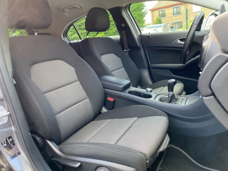 Photo 9 de l'offre de MERCEDES-BENZ CLASSE A 200 D BUSINESS à 20290€ chez auto-direct.fr