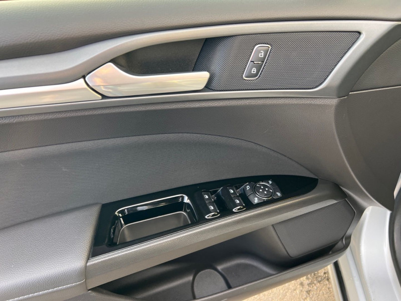 Photo 9 de l'offre de FORD MONDEO 2.0 HYBRID 187CH TITANIUM BUSINESS BVA 4P à 17490€ chez GTM Auto