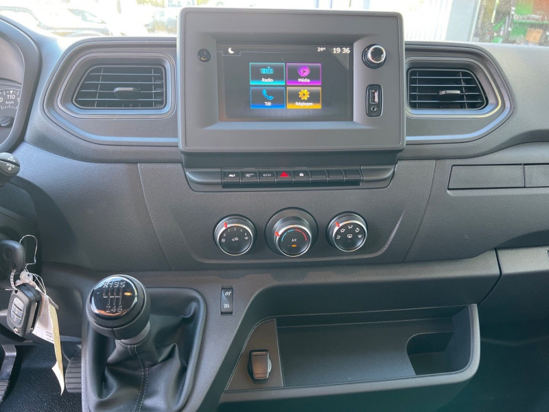 Photo 10 de l'offre de RENAULT MASTER III FG - DISPO R3500 L4H2 2.3 BLUE DCI 165CH GRAND CONFORT EUROVI à 41990€ chez GTM Auto