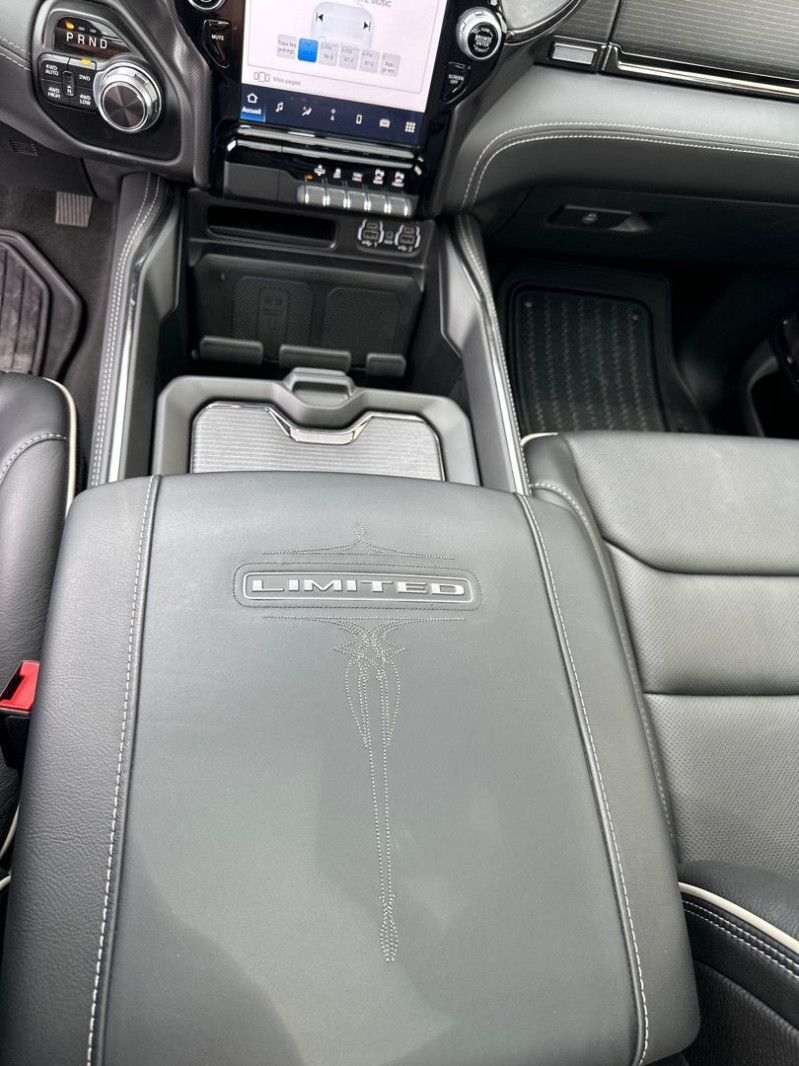Photo 20 de l'offre de DODGE RAM 1500 LIMITED CREW CAB NIGHT EDITION - FULL OPTIONS à 106990€ chez GTM Auto