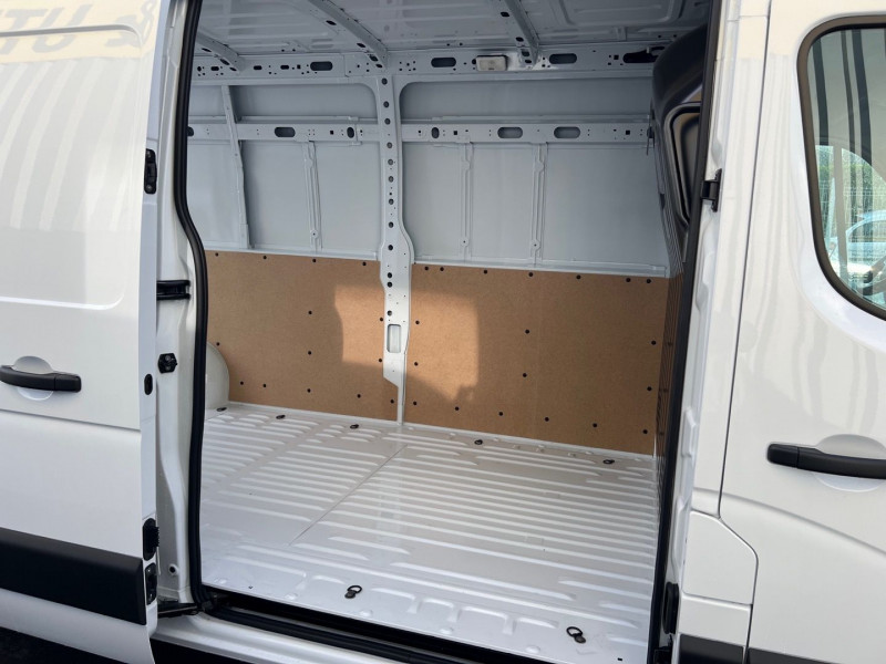 Photo 8 de l'offre de RENAULT MASTER III FG - DISPO F3500 L3H2 2.3 BLUE DCI 150CH GRAND CONFORT EURO6 à 38990€ chez GTM Auto