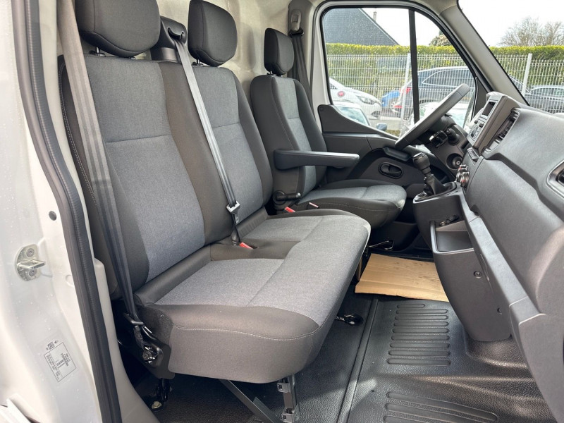 Photo 14 de l'offre de RENAULT MASTER III FG F3300 L2H2 2.3 BLUE DCI 135CH CONFORT EURO6 à 33990€ chez GTM Auto