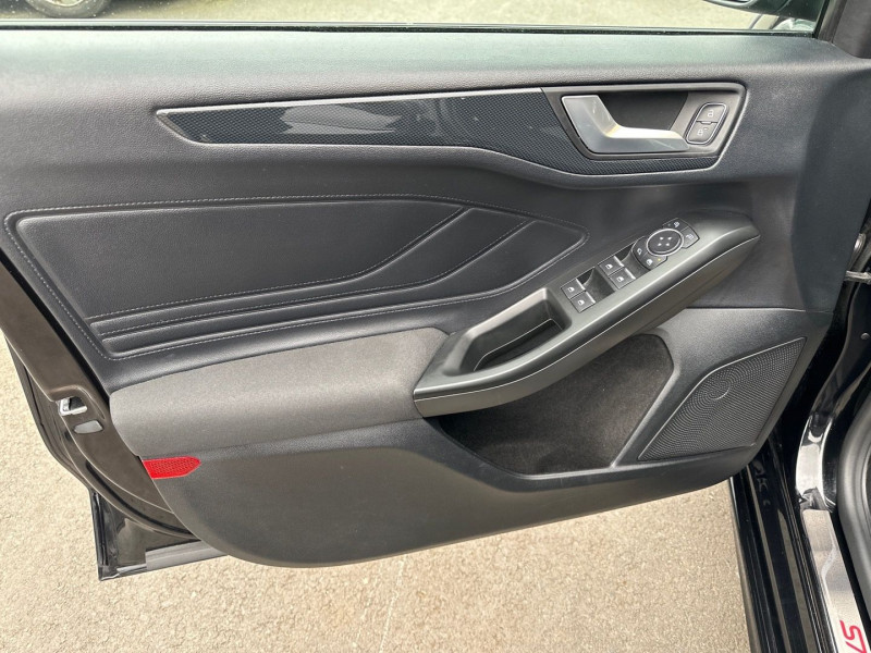 Photo 15 de l'offre de FORD FOCUS 1.5 ECOBOOST 150CH ST-LINE 109G à 18490€ chez GTM Auto