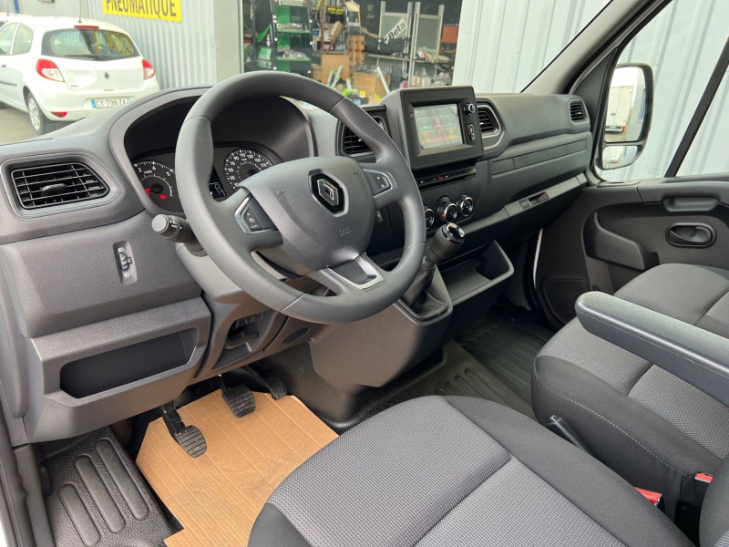 Photo 9 de l'offre de RENAULT MASTER III FG - DISPO F3300 L2H2 2.3 BLUE DCI 135CH GRAND CONFORT EURO6 à 39990€ chez GTM Auto
