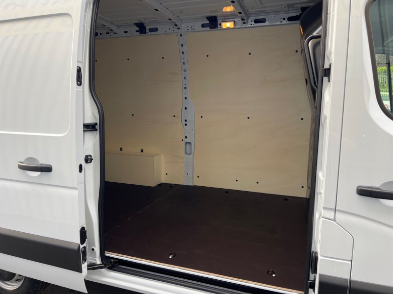 Photo 7 de l'offre de RENAULT MASTER III FG - DISPO F3300 L2H2 2.3 BLUE DCI 135CH GRAND CONFORT EURO6 à 39990€ chez GTM Auto