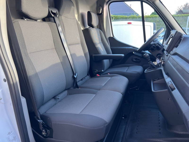 Photo 21 de l'offre de RENAULT MASTER III FG F3300 L2H2 2.3 BLUE DCI 135CH GRAND CONFORT EURO6 à 35990€ chez GTM Auto