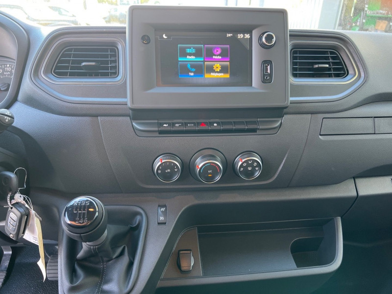 Photo 11 de l'offre de RENAULT MASTER III FG F3300 L2H2 2.3 BLUE DCI 135CH GRAND CONFORT EURO6 à 35990€ chez GTM Auto