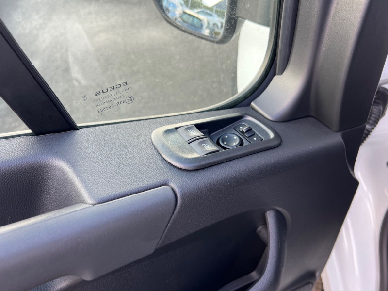 Photo 23 de l'offre de RENAULT MASTER III FG - DISPO F3500 L3H2 2.3 BLUE DCI 150CH GRAND CONFORT EURO6 à 38990€ chez GTM Auto