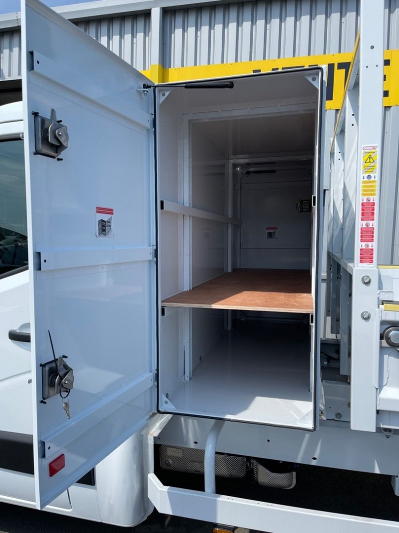 Photo 7 de l'offre de RENAULT MASTER III BENNE - CABRETTA RJ3500 L3 COFFRE 2.3 BLUE DCI 145CH EUROVI à 44990€ chez GTM Auto