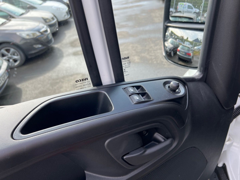 Photo 16 de l'offre de IVECO DAILY CCB - BENNE JPM + COFFRE 35C16 EMPATTEMENT 3750 - BENNE 3M20 à 48990€ chez GTM Auto