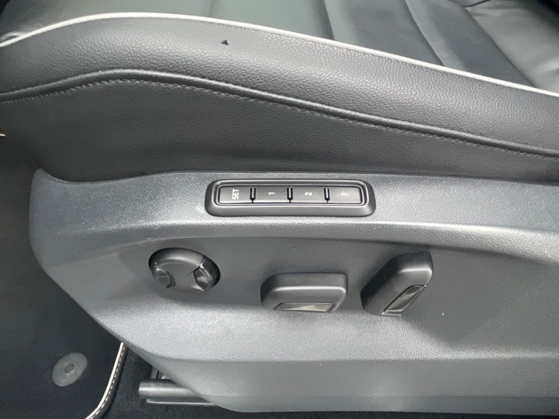 Photo 24 de l'offre de VOLKSWAGEN TIGUAN 2.0 TDI 150CH CARAT EXCLUSIVE DSG7 à 26990€ chez GTM Auto