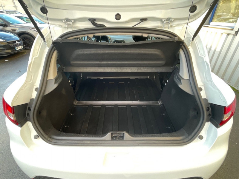 Photo 12 de l'offre de RENAULT CLIO IV STE 1.5 DCI 75CH AIR ECO² 90G à 4990€ chez GTM Auto