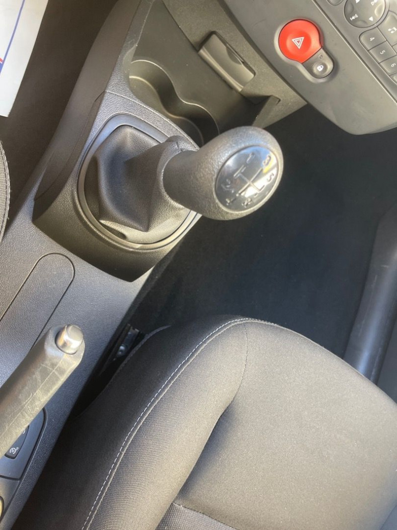 Photo 13 de l'offre de RENAULT CLIO III STE 1.5 DCI 75CH AIR ECO² 3P à 5490€ chez GTM Auto