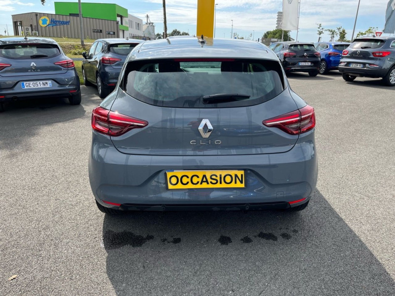 Photo 8 de l'offre de RENAULT CLIO V 1.6 E-TECH 140CH BUSINESS -21 à 17990€ chez Garage Bretaudeau