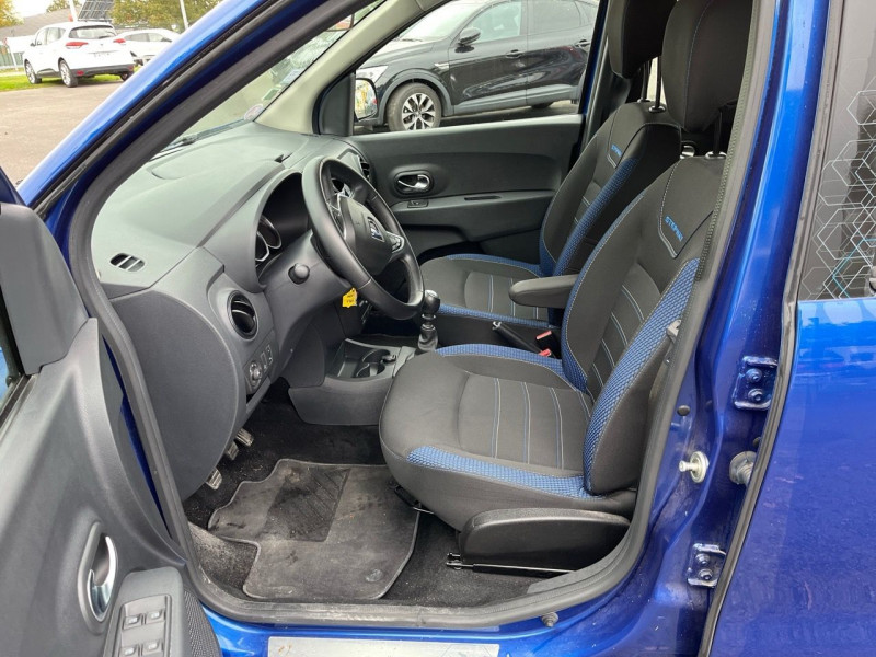 Photo 2 de l'offre de DACIA LODGY 1.3 TCE 130CH FAP 15 ANS 7 PLACES - 20 à 15990€ chez Garage Bretaudeau