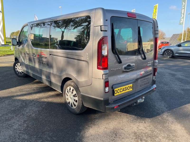 Photo 11 de l'offre de RENAULT TRAFIC III COMBI L2 1.6 DCI 125CH ENERGY INTENS2 8 PLACES à 22990€ chez Garage Bretaudeau