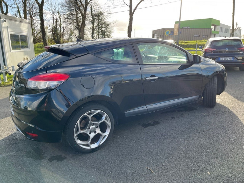 Photo 4 de l'offre de RENAULT MEGANE III COUPE 2.0 DCI 160CH FAP GT à 3290€ chez Garage Bretaudeau