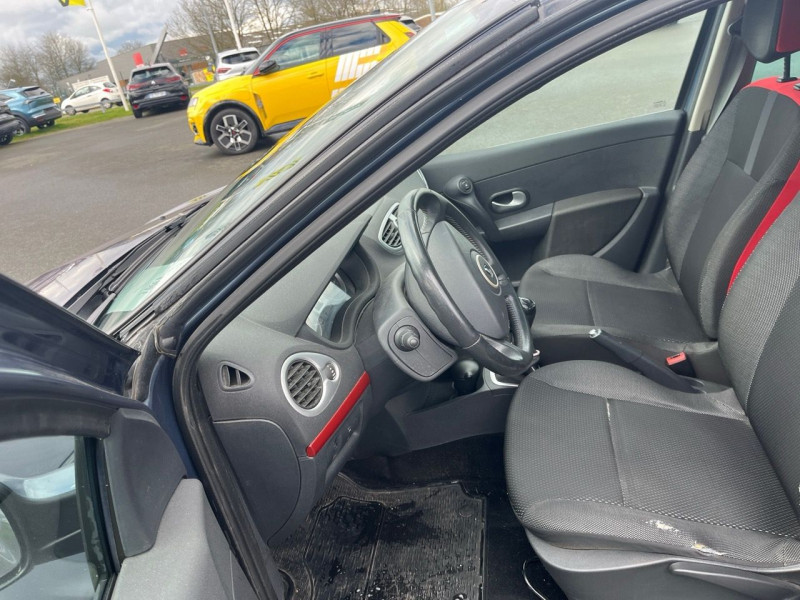 Photo 2 de l'offre de RENAULT CLIO III 1.5 DCI 70CH RIP CURL 5P à 4990€ chez Garage Bretaudeau